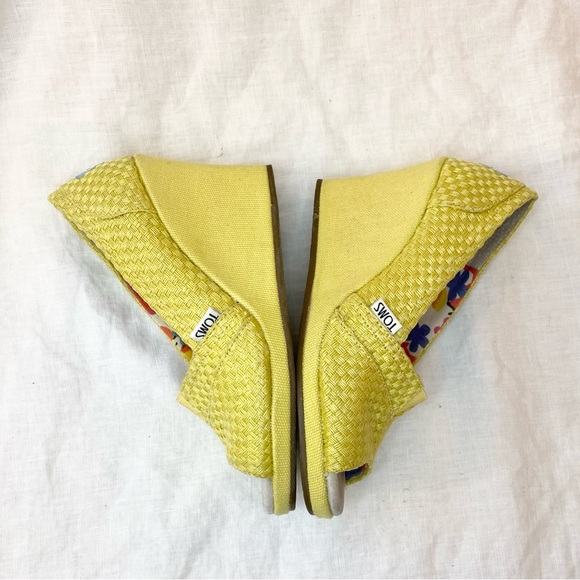 β¨Host Pickβ¨ Toms Espadrille Yellow Wedge Peep Toe Calypso Canvas Slip on Shoe - Picture 5 of 14